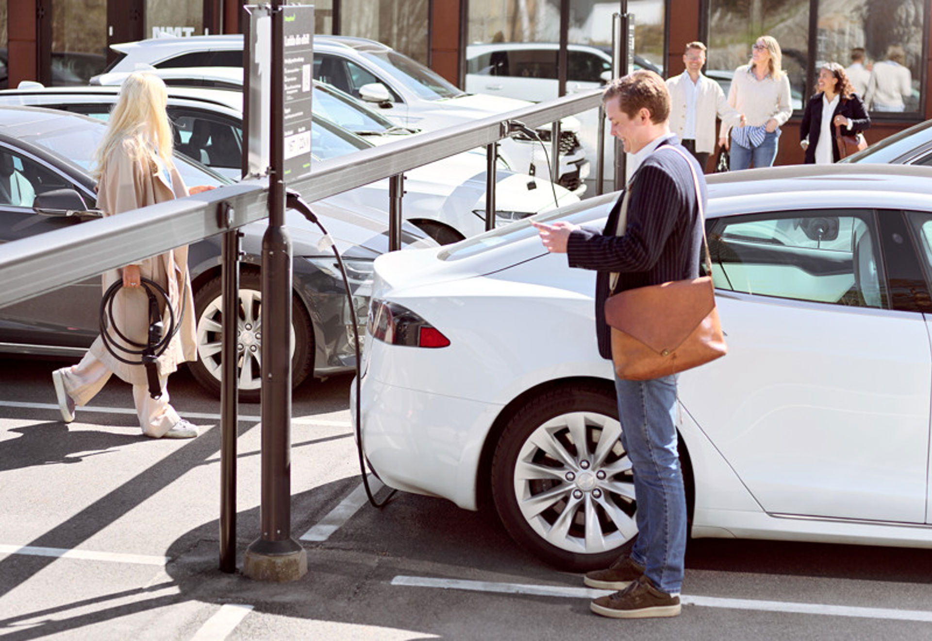 Låt oss sköta drift och underhåll av er laddlösning för elbilar