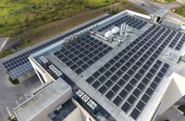 Solceller p&aring; industritak