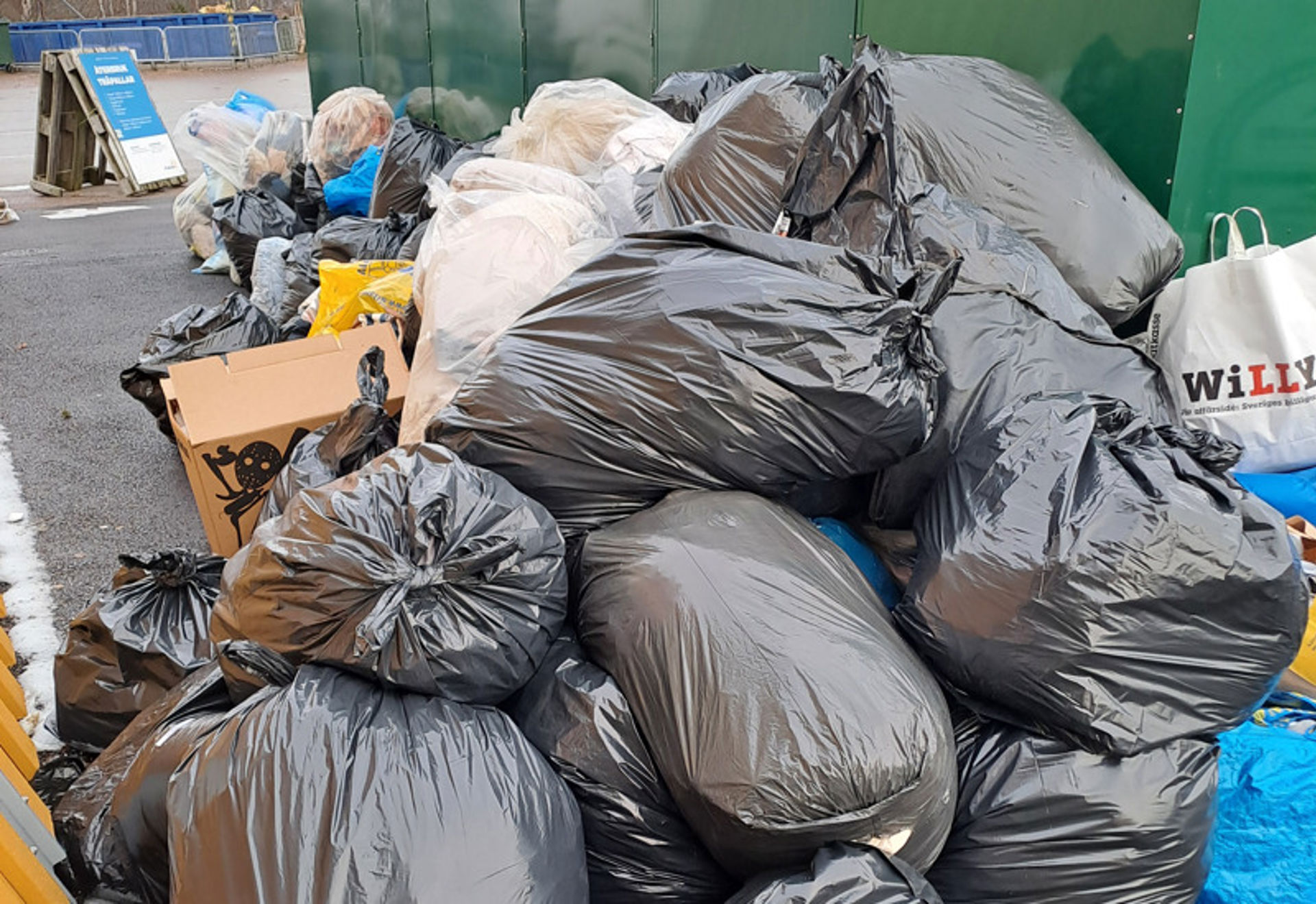 Textilhög på Flygstadens återvinningscentral 
